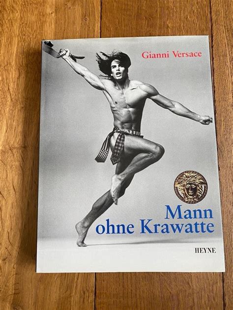 versace mann ohne krawatte|Mann ohne Krawatte : Versace, Gianni, Hannah, Barry, Martin, .